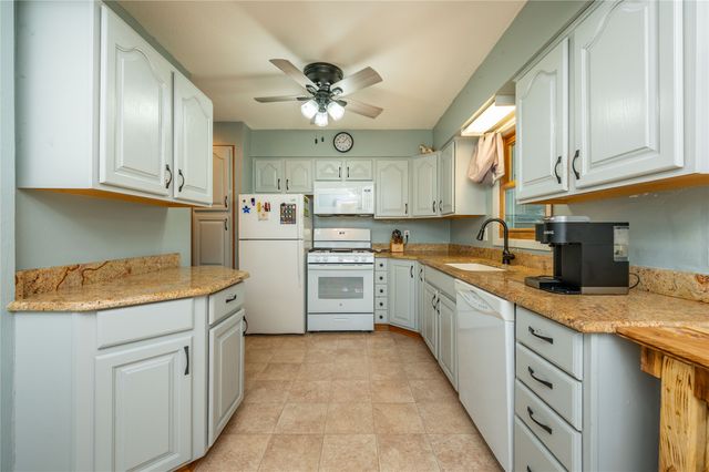 4028 Lynner Drive, Des Moines, IA 50310