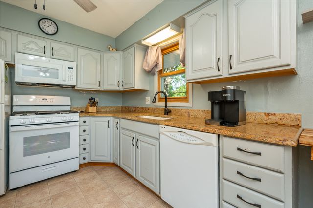 4028 Lynner Drive, Des Moines, IA 50310