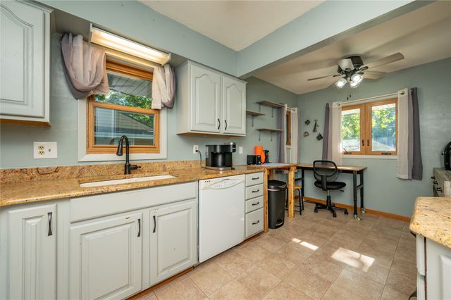 4028 Lynner Drive, Des Moines, IA 50310