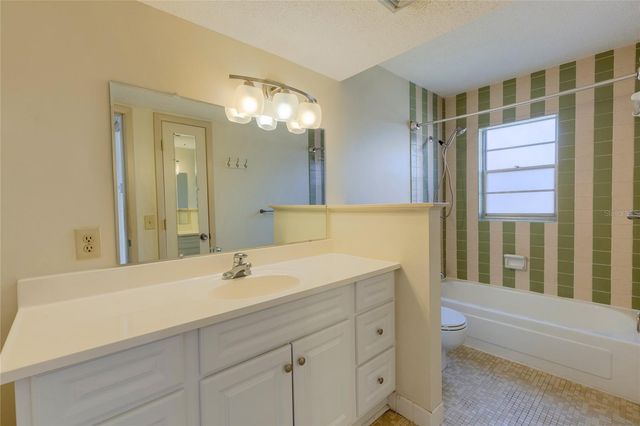 7011 PLACE DE LA PAIX 2A, South Pasadena, FL 33707