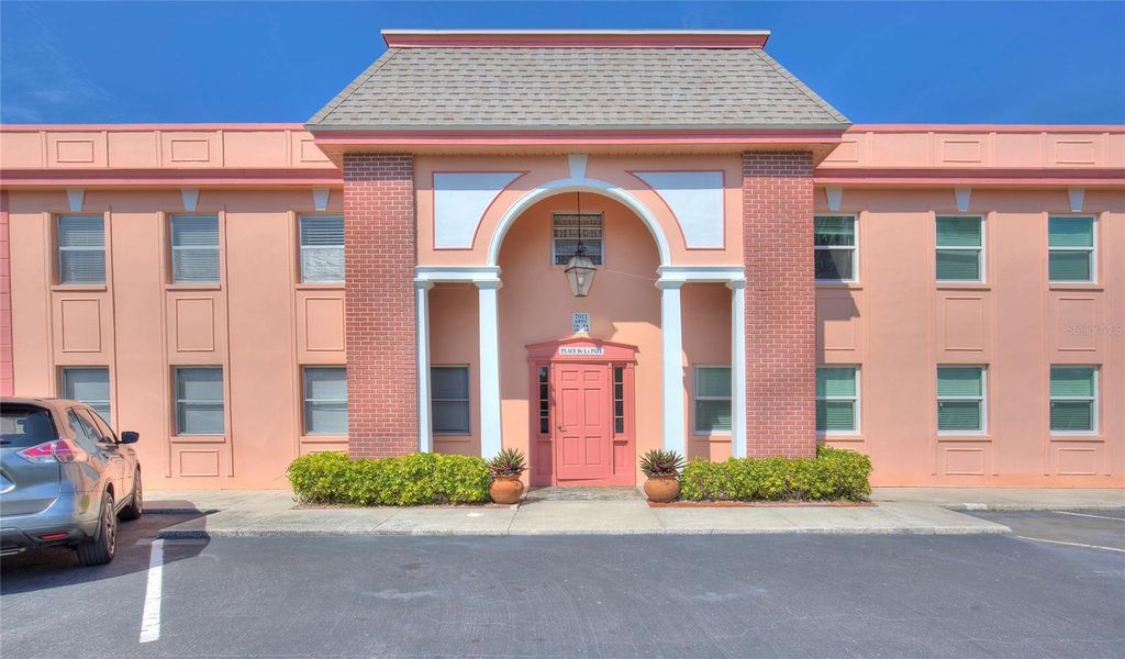 7011 PLACE DE LA PAIX 2A, South Pasadena, FL 33707