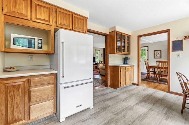788 Burts Pit Rd, Northampton, MA 01062