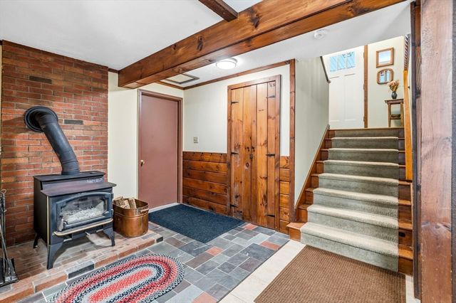 788 Burts Pit Rd, Northampton, MA 01062