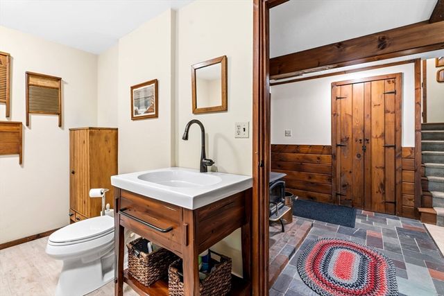 788 Burts Pit Rd, Northampton, MA 01062