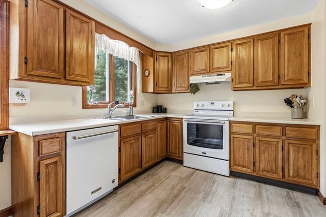 788 Burts Pit Rd, Northampton, MA 01062