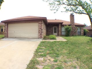 8212 Lara Lane, Watauga, TX 76148