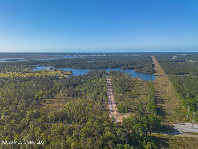 13000 Enciente Point Drive, Kiln, MS 39556