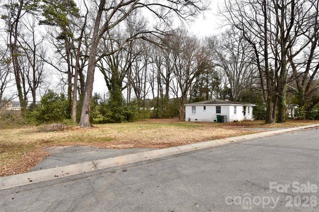 4117 Bearwood Avenue 7, 8, Charlotte, NC 28205