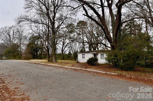 4117 Bearwood Avenue 7, 8, Charlotte, NC 28205