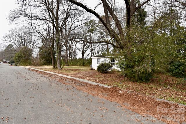 4117 Bearwood Avenue 7, 8, Charlotte, NC 28205