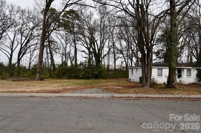 4117 Bearwood Avenue 7, 8, Charlotte, NC 28205