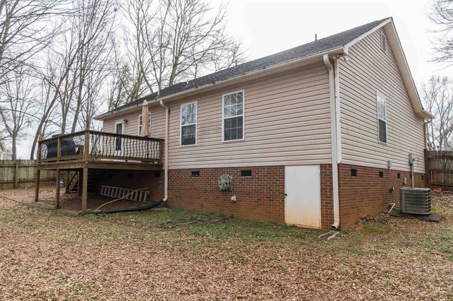 818 Thistle Court, Boiling Springs, SC 29316