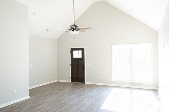 130 Mazie Dr, Lafayette, TN 37083