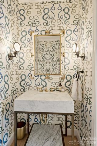 2421 Kenmore Avenue, Charlotte, NC 28204