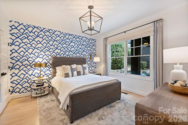 2421 Kenmore Avenue, Charlotte, NC 28204