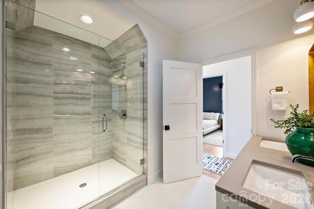 2421 Kenmore Avenue, Charlotte, NC 28204