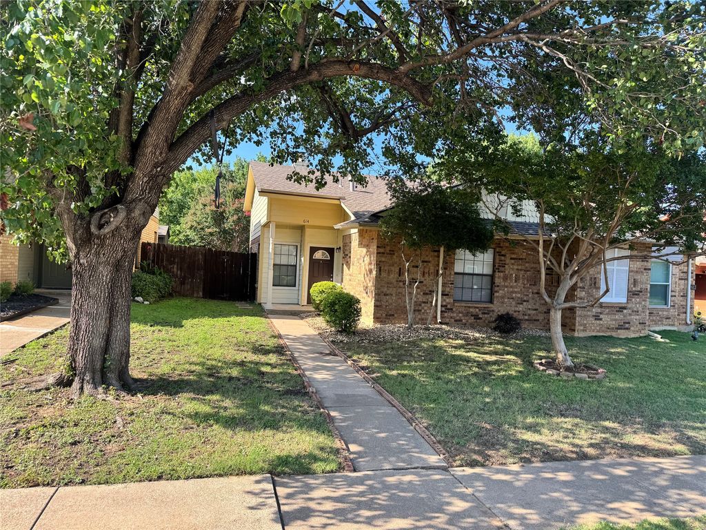614 Canterbury Street, Euless, TX 76039