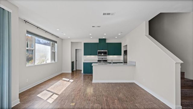 438 S Cleveland St 108, Oceanside, CA 92054
