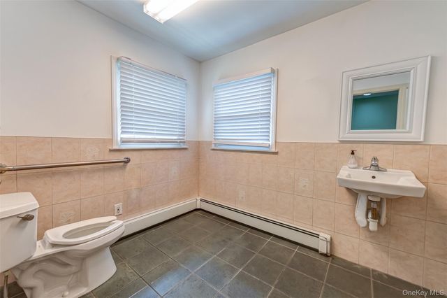 3250 Sunrise Highway, East Islip, NY 11730