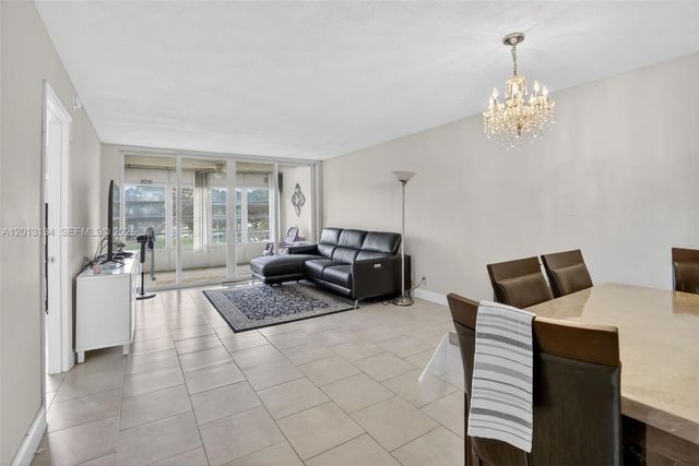 9330 Lagoon Pl 307, Davie, FL 33324