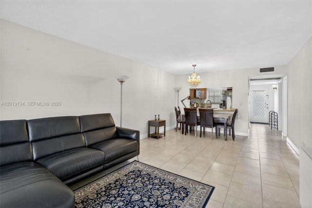 9330 Lagoon Pl 307, Davie, FL 33324