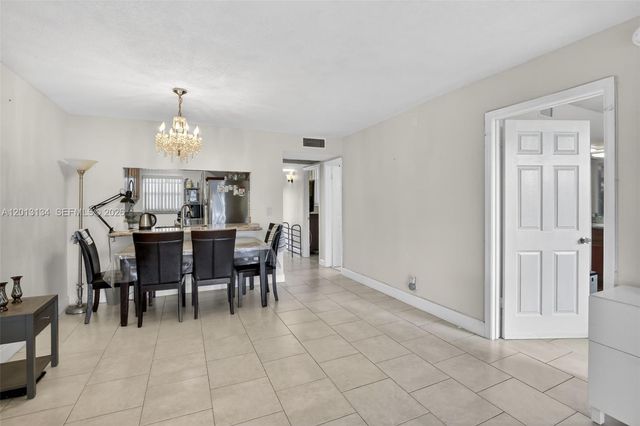 9330 Lagoon Pl 307, Davie, FL 33324
