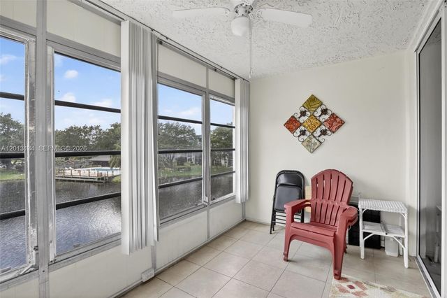 9330 Lagoon Pl 307, Davie, FL 33324