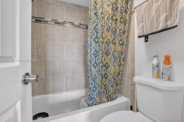9330 Lagoon Pl 307, Davie, FL 33324