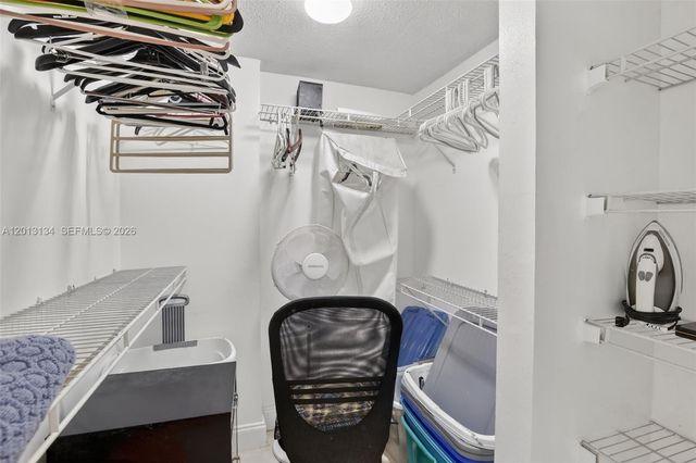 9330 Lagoon Pl 307, Davie, FL 33324