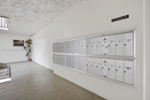 9330 Lagoon Pl 307, Davie, FL 33324