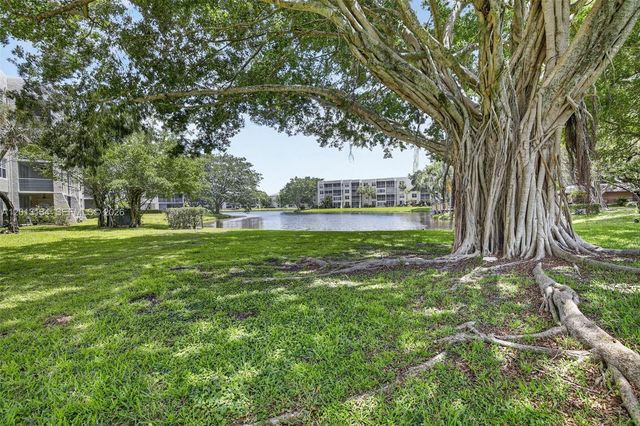 9330 Lagoon Pl 307, Davie, FL 33324
