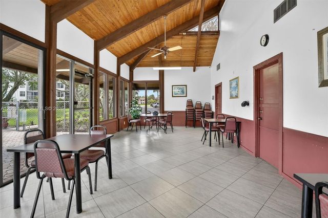9330 Lagoon Pl 307, Davie, FL 33324