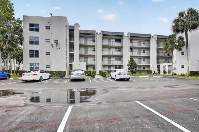 9330 Lagoon Pl 307, Davie, FL 33324