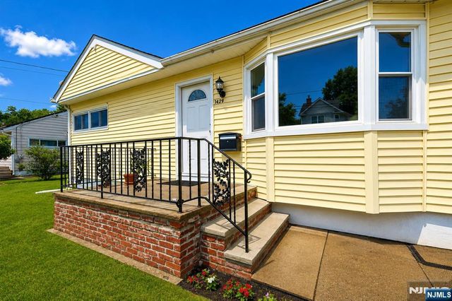 1429 Washington Avenue, Pompton Lakes, NJ 07442