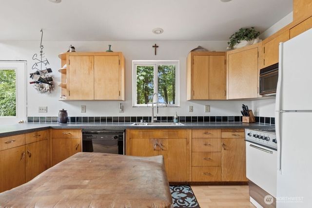 55 A Snohomish Way, Hat Island, WA 98206