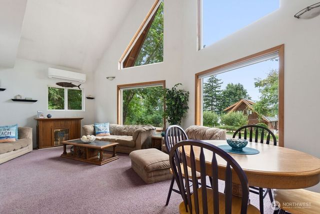 55 A Snohomish Way, Hat Island, WA 98206