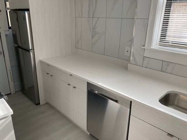 7325 N Honore Street 3B, Chicago, IL 60626