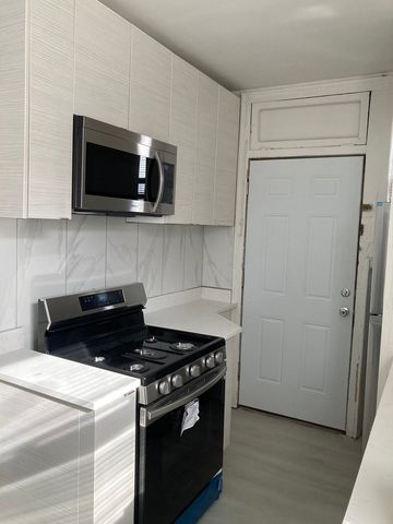 7325 N Honore Street 3B, Chicago, IL 60626