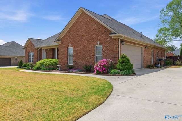 25235 Queensbury Drive, Athens, AL 35613