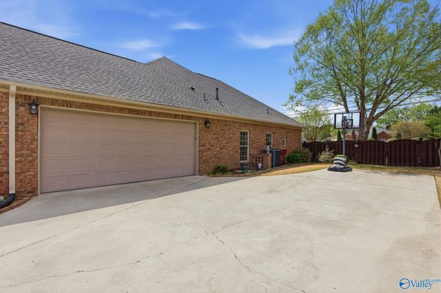 25235 Queensbury Drive, Athens, AL 35613