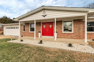 9525 Caravan Drive, St Louis, MO 63126