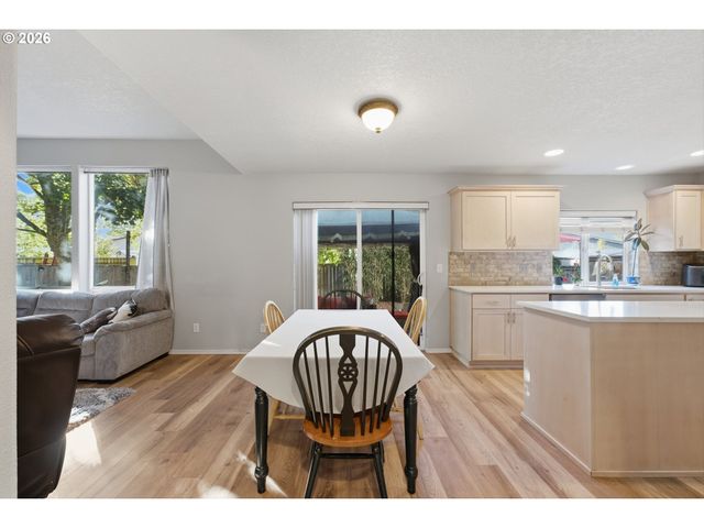2083 Ne 10TH Ave, Hillsboro, OR 97124