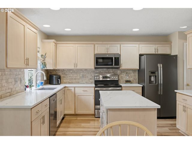 2083 Ne 10TH Ave, Hillsboro, OR 97124
