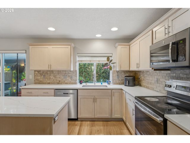 2083 Ne 10TH Ave, Hillsboro, OR 97124