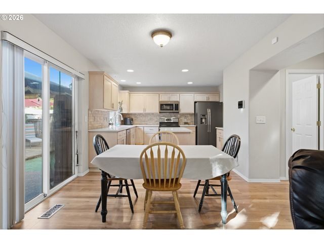 2083 Ne 10TH Ave, Hillsboro, OR 97124
