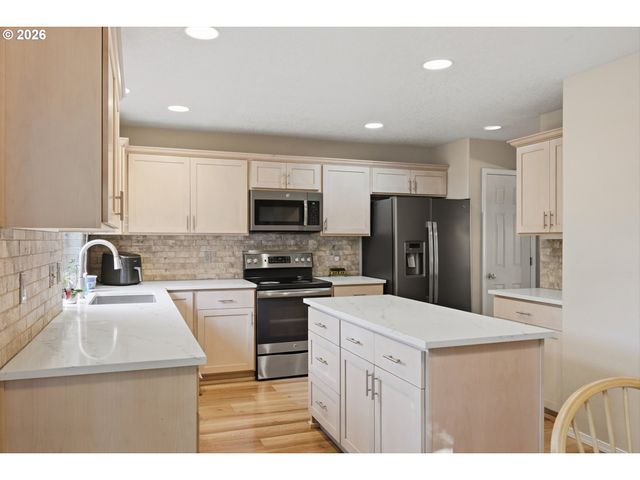 2083 Ne 10TH Ave, Hillsboro, OR 97124