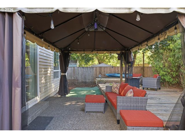 2083 Ne 10TH Ave, Hillsboro, OR 97124