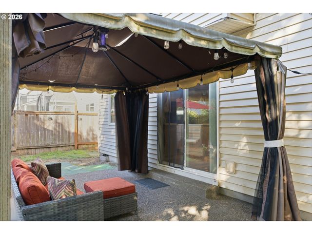 2083 Ne 10TH Ave, Hillsboro, OR 97124
