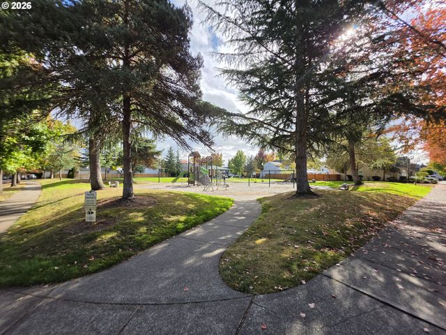 2083 Ne 10TH Ave, Hillsboro, OR 97124
