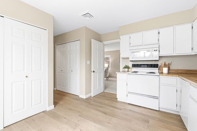 4 Drummer Boy Way 4, Lexington, MA 02420